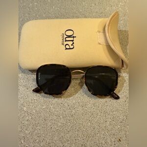 Otra Tate Tortoiseshelll Sunglasses